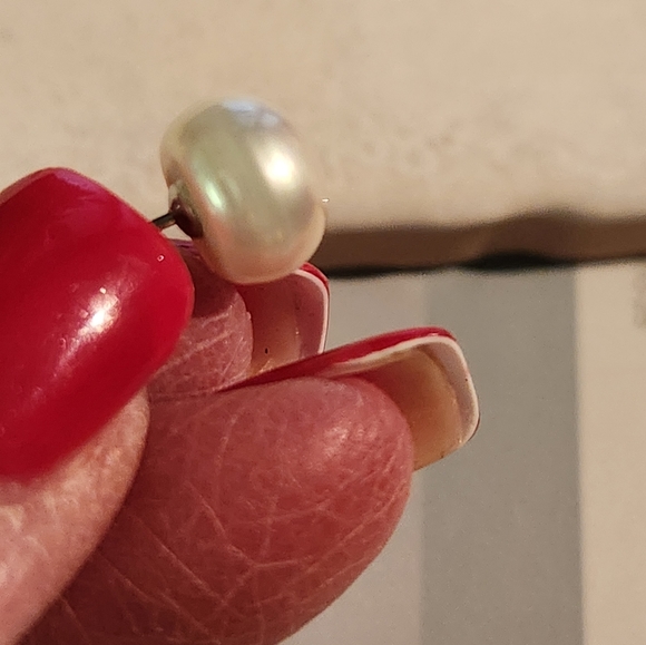 Beautiful Luster ...real genuine fresh cultured button shaped pearl earrings.. - Picture 2 of 4